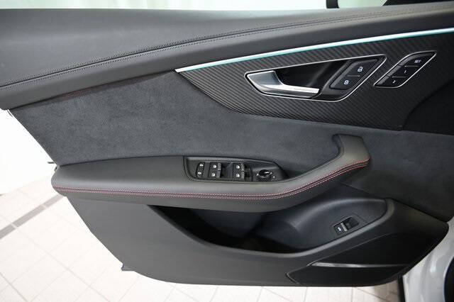 2025 Audi RS Q8 performance 4.0T quattro