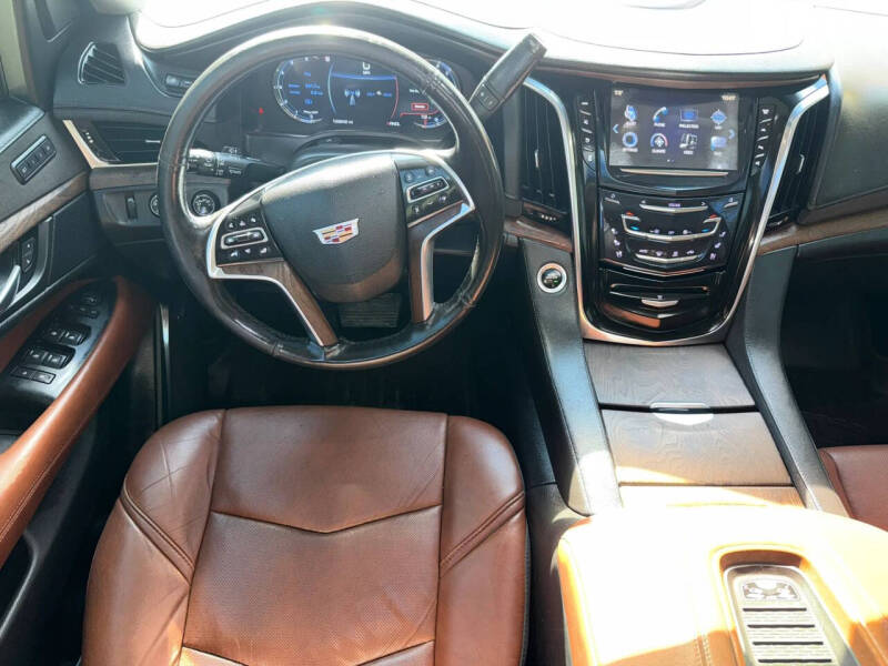 2018 Cadillac Escalade Luxury