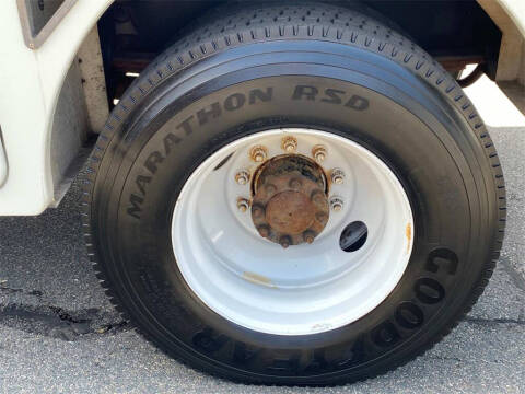 2015 Freightliner 108 SD