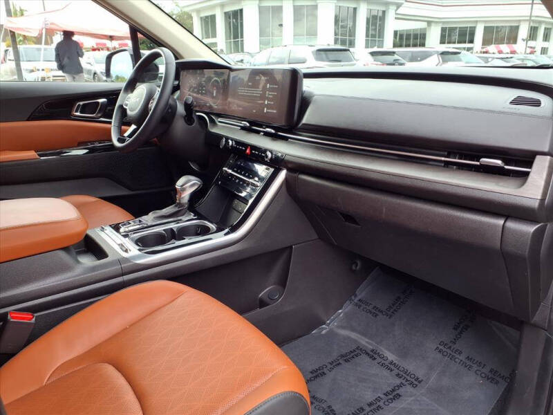 2024 Kia Carnival SX