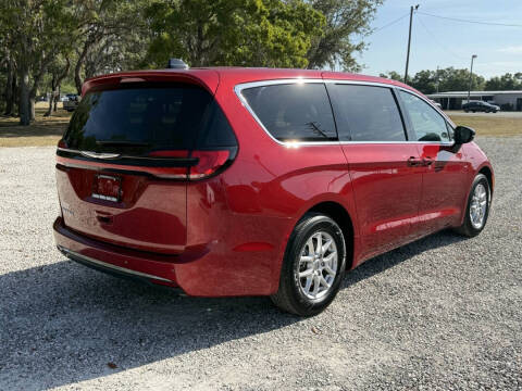 2025 Chrysler Pacifica Select