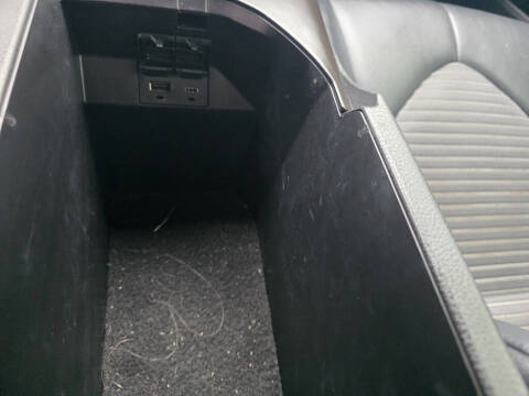 2022 Toyota Camry Hybrid SE