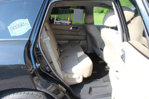 2017 Nissan Pathfinder SV