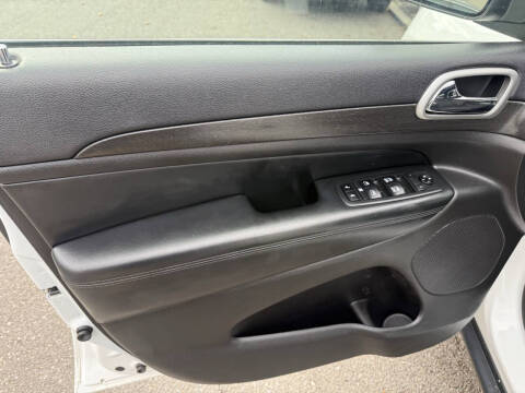 2018 Jeep Grand Cherokee Laredo E