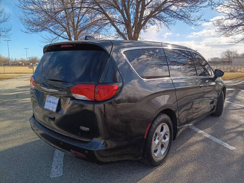 2017 Chrysler Pacifica LX