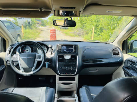 2012 Chrysler Town and Country Touring