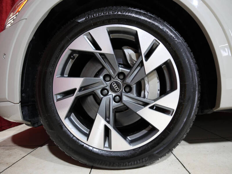 2021 Audi e-tron quattro Premium