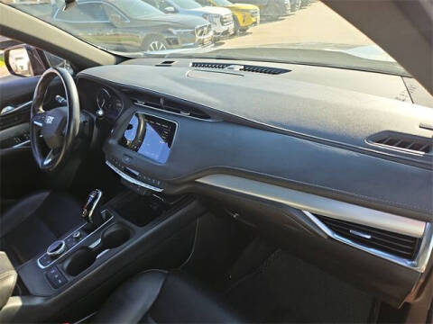 2023 Cadillac XT4 Premium Luxury