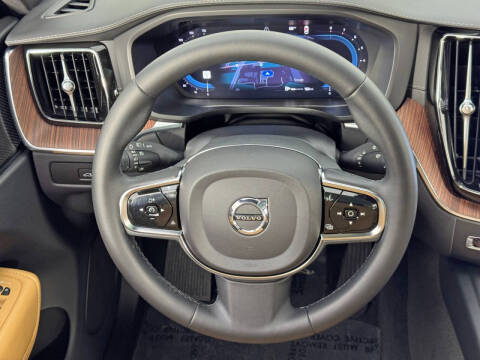 2023 Volvo XC60 B5 Ultimate Bright Theme