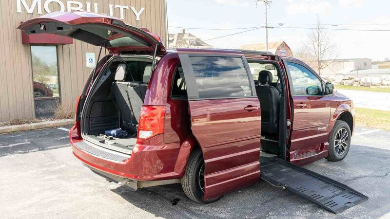 Used 2017 Dodge Grand Caravan GT with VIN 2C4RDGEG8HR699213 for sale in Valders, WI