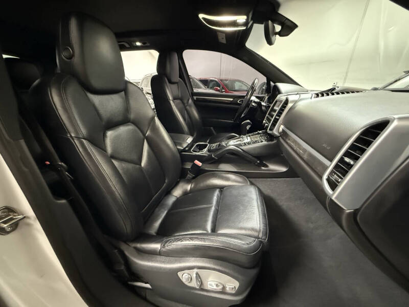 2016 Porsche Cayenne S E-Hybrid