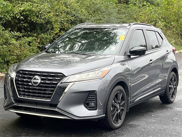 2023 Nissan Kicks SR's photo