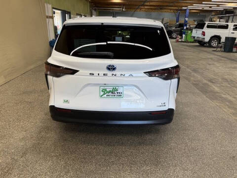 2024 Toyota Sienna LE 8-Passenger
