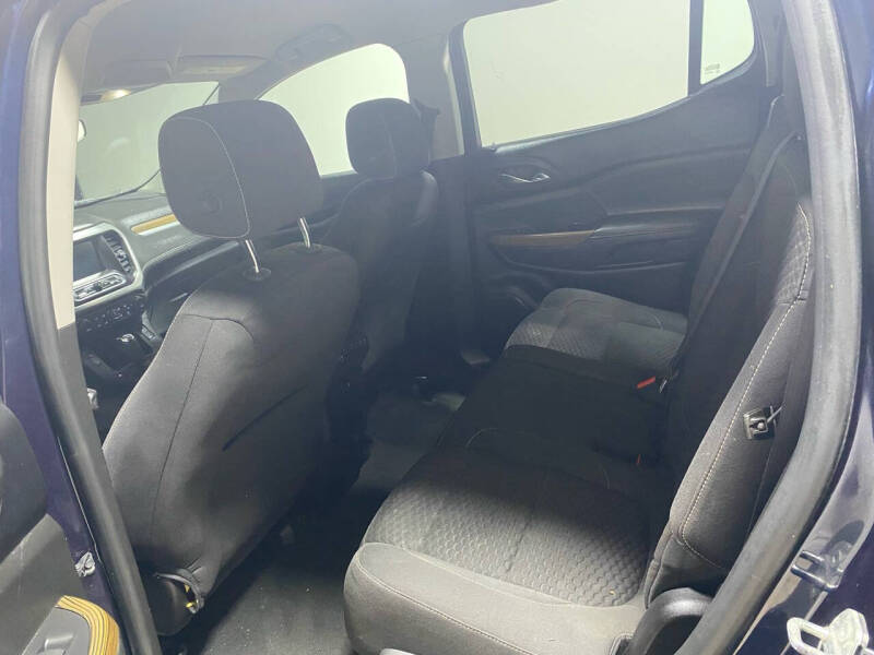 2017 GMC Acadia SLE-2