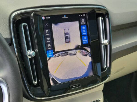 2025 Volvo XC40 B5 Plus Bright Theme