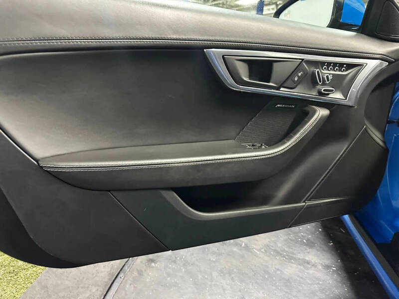 2019 Jaguar F-TYPE P300