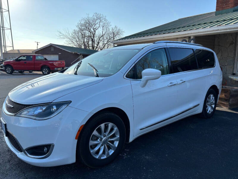 2018 Chrysler Pacifica Touring L's photo