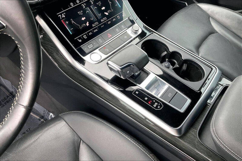 2020 Audi Q8 quattro Premium Plus 55 TFSI