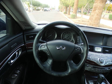 2017 Infiniti Q70 3.7