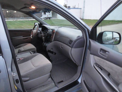 2010 Toyota Sienna LE 7-Passenger
