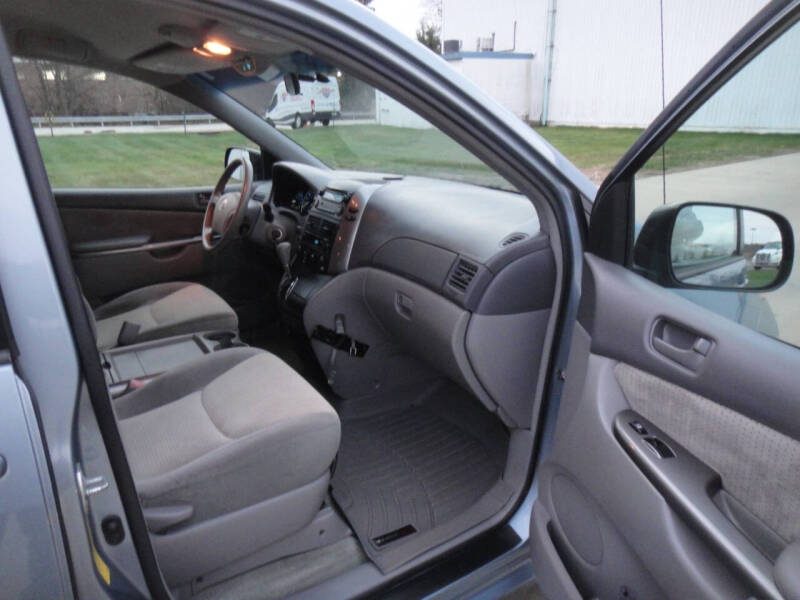 2010 Toyota Sienna LE 7-Passenger