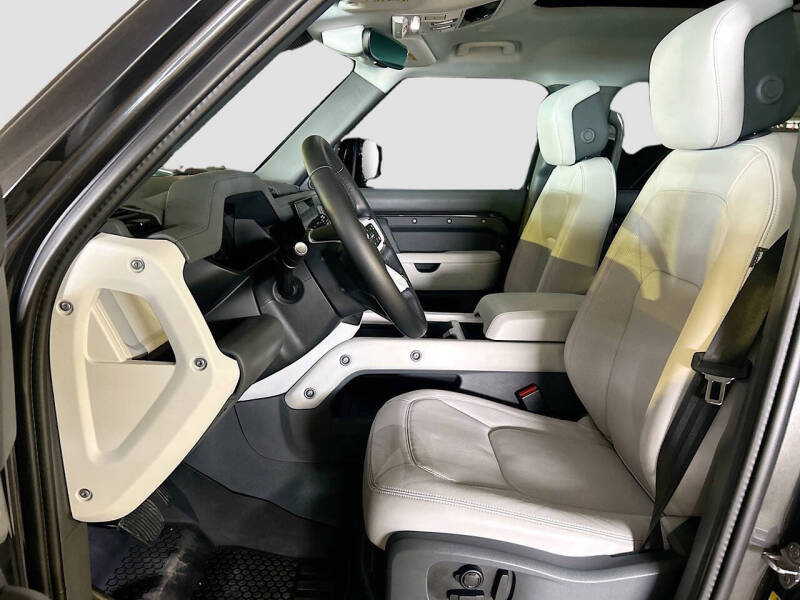 2025 Land Rover Defender 110 P300 S