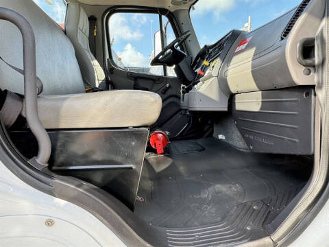 2017 Freightliner M2 106