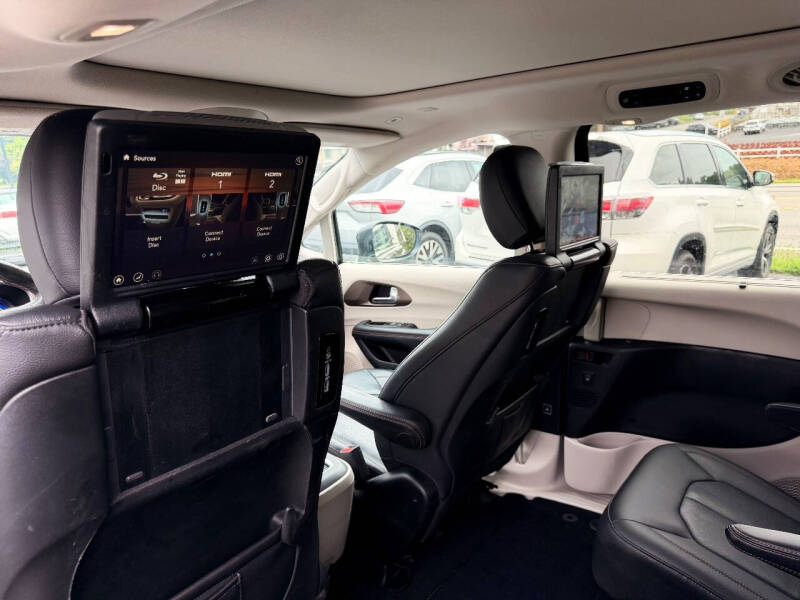 2019 Chrysler Pacifica Touring L Plus