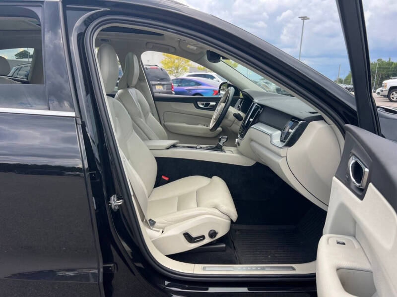 2019 Volvo XC60 T5 Momentum