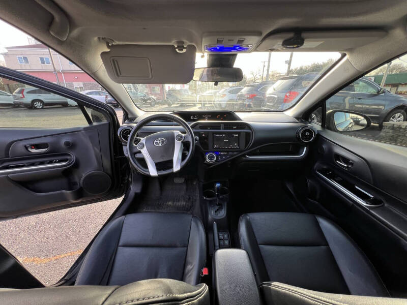 2017 Toyota Prius c Four