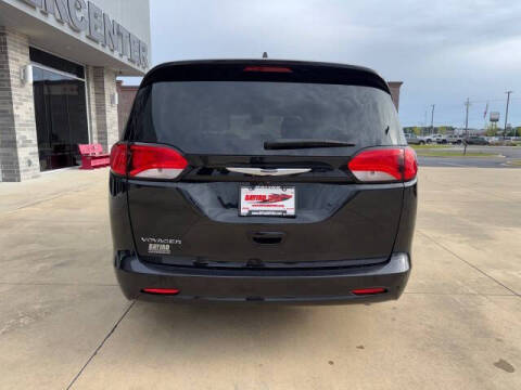 2023 Chrysler Voyager LX