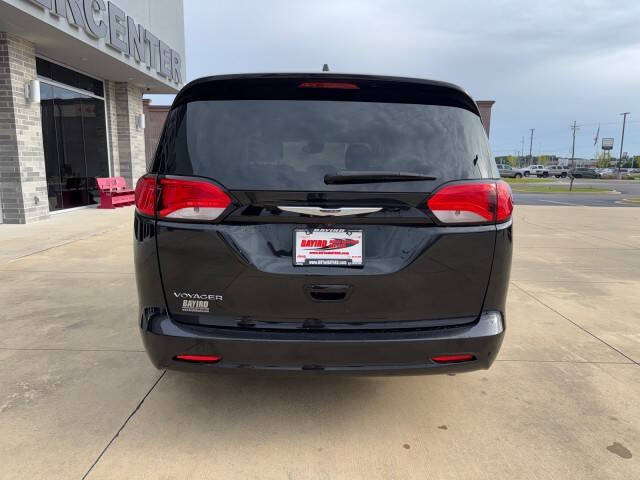 2023 Chrysler Voyager LX