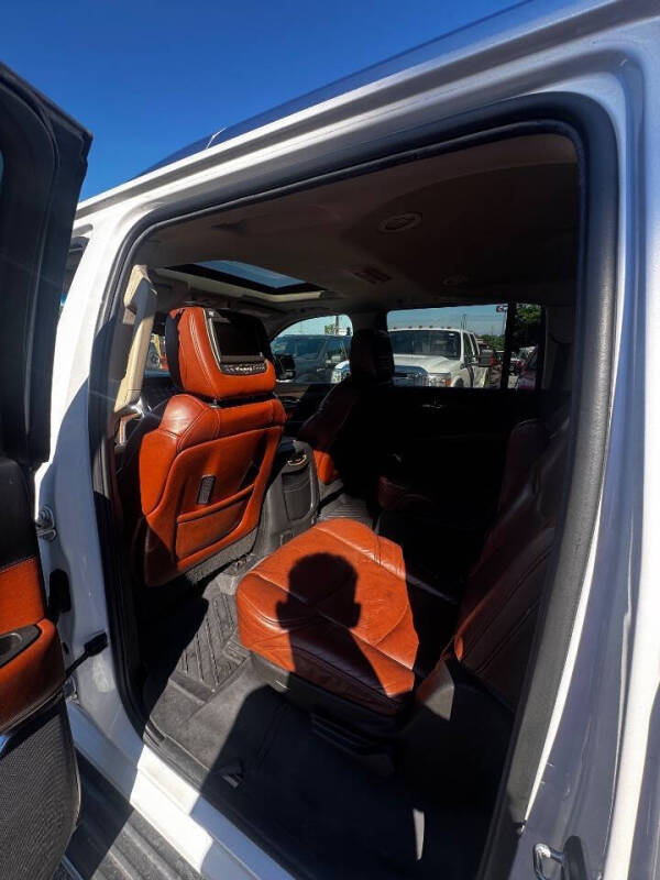 2017 Cadillac Escalade ESV Luxury
