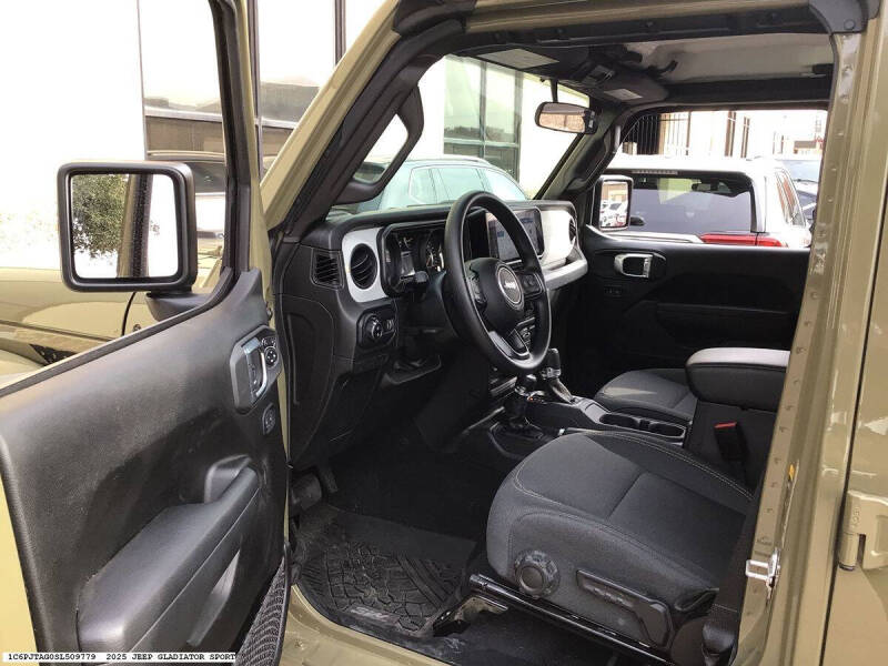 2025 Jeep Gladiator NightHawk