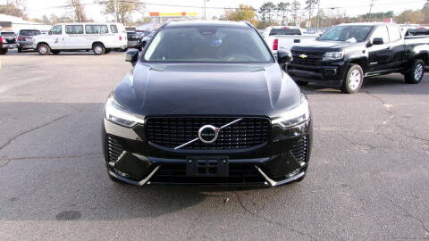 2025 Volvo XC60 B5 Core Dark Theme