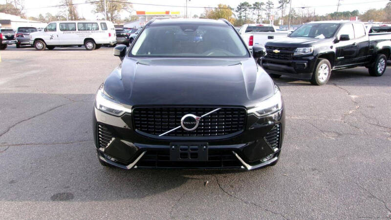 2025 Volvo XC60 B5 Core Dark Theme