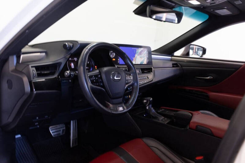 2022 Lexus ES 300h F SPORT