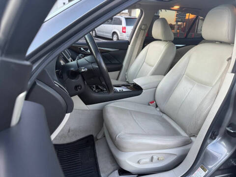 2017 Infiniti Q50 Hybrid Premium