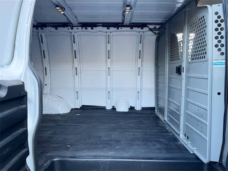 2024 GMC Savana 2500