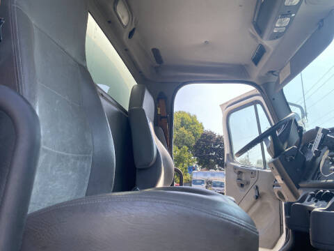 2006 Freightliner M2 106