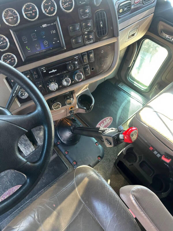 2020 Peterbilt 389