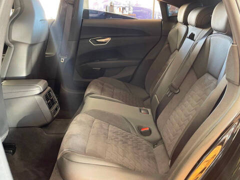 2023 Audi e-tron GT quattro Premium Plus