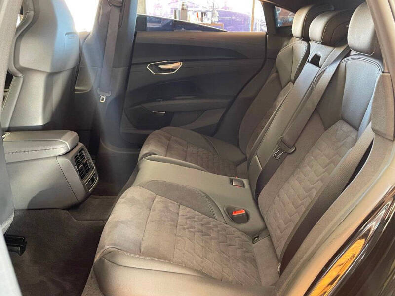 2023 Audi e-tron GT quattro Premium Plus