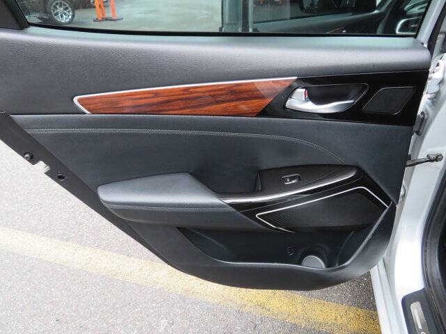 2018 Kia Cadenza Technology