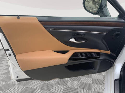 2023 Lexus ES 300h Luxury