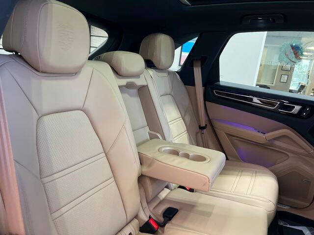 2023 Porsche Cayenne Platinum Edition