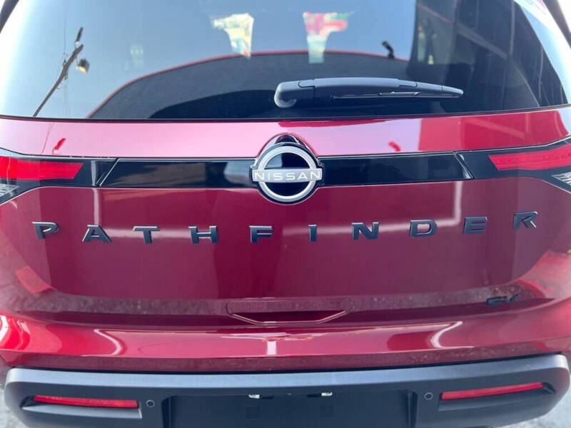 2024 Nissan Pathfinder SV