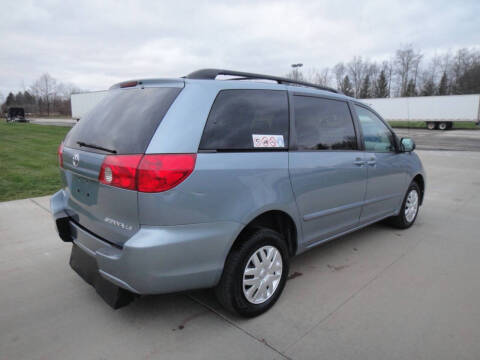 2010 Toyota Sienna LE 7-Passenger
