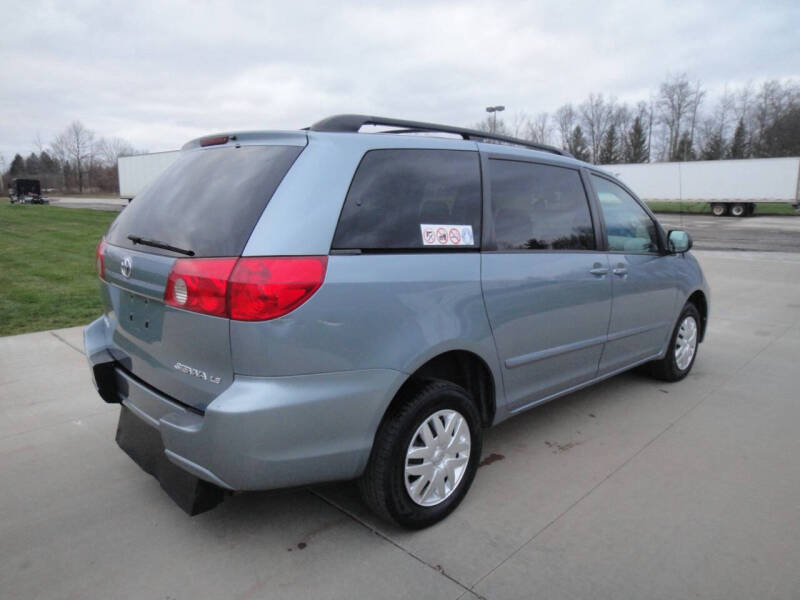 2010 Toyota Sienna LE 7-Passenger