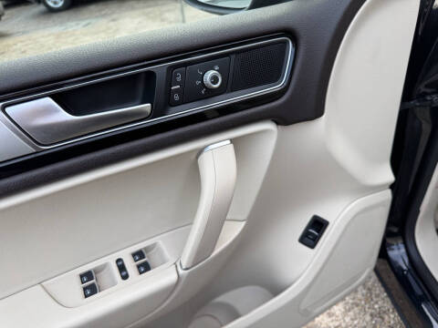 2016 Volkswagen Touareg VR6 Sport